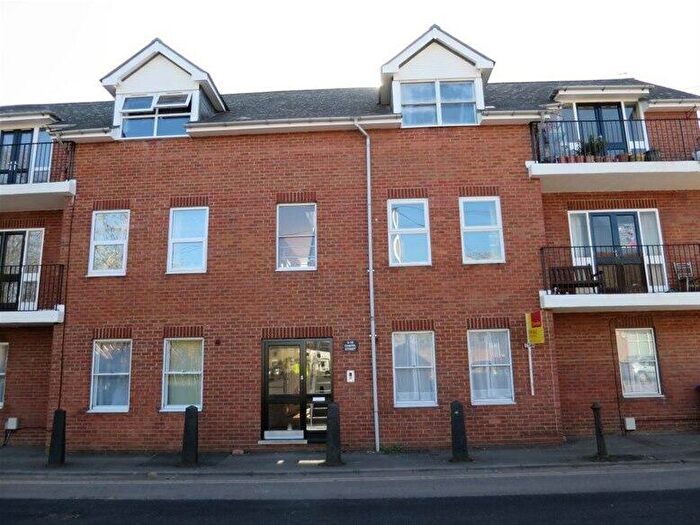 2 Bedroom Flat To Rent In Chapel Street, Cowley, Oxford, OX4