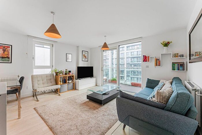 3 Bedroom Flat For Sale In Roseberry Place, London, E8