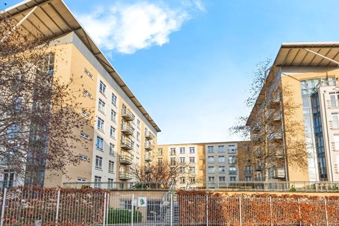 2 Bedroom Flat For Sale In Kenavon Drive, Reading, RG1
