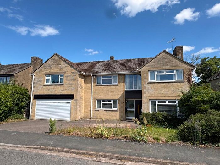 6 Bedroom Detached House For Sale In Roman Way, Lechlade, Gloucestershire, GL7