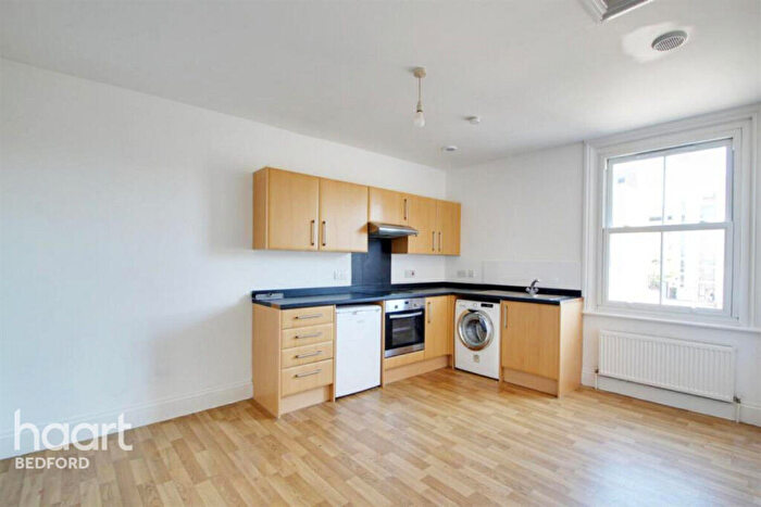 1 Bedroom Flat To Rent In High Street, Bedford, MK40