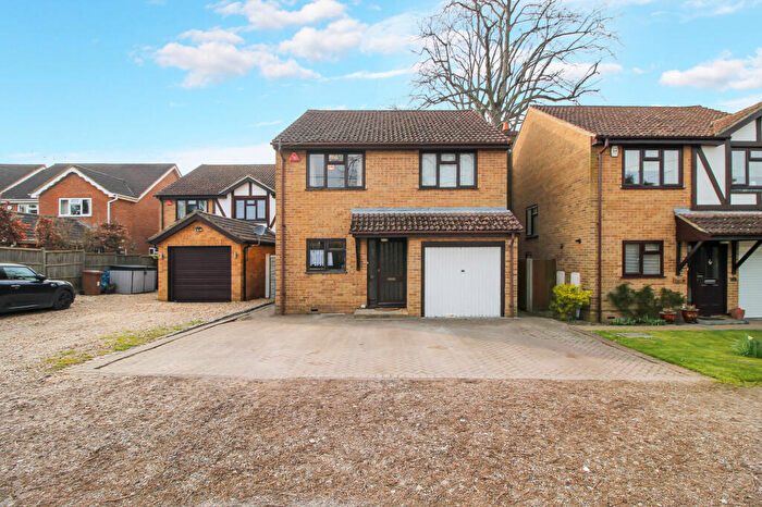 4 Bedroom Detached House For Sale In Greens School Lane, Farnborough, GU14