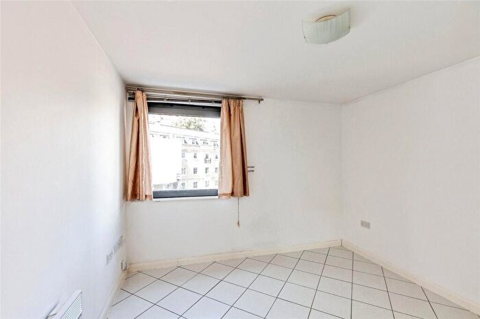 2 Bedroom Flat For Sale In Deanery Road, Bristol, BS1 - Photo 11
