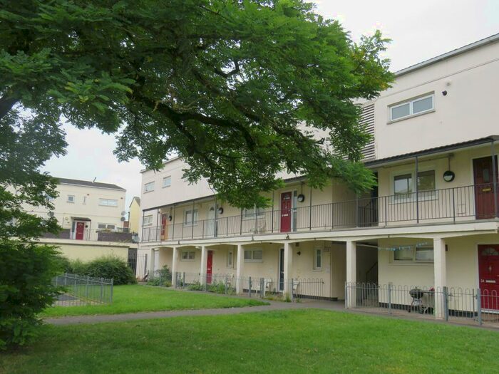 2 Bedroom Flat To Rent In Kennedy Square, Leamington Spa, CV32