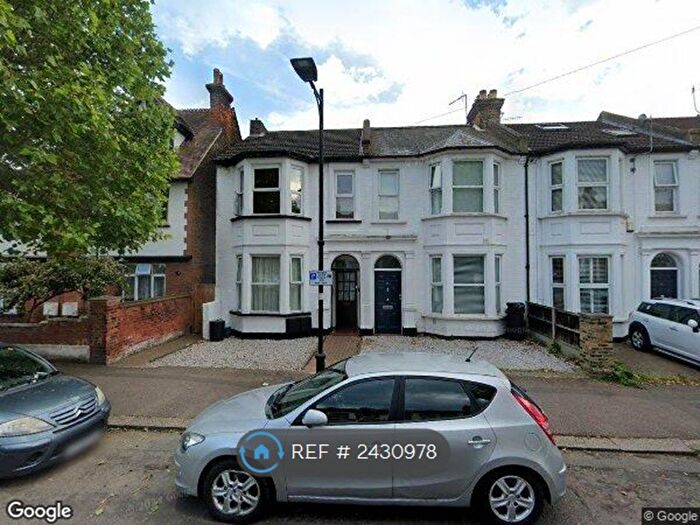 2 Bedroom Flat To Rent In Kilworth Avenue, Southend-On-Sea, SS1
