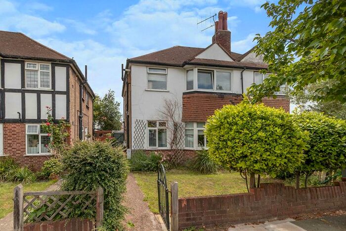 2 Bedroom Maisonette To Rent In Villiers Close, Surbiton, KT5