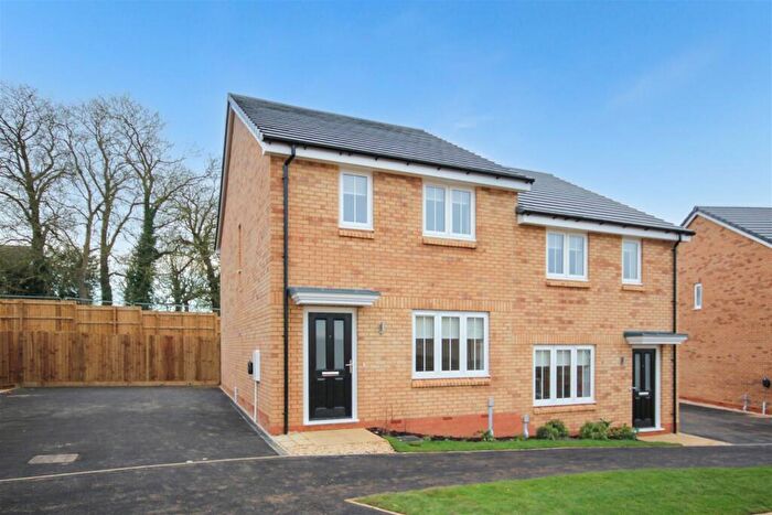 3 Bedroom Semi-Detached House To Rent In Waverley Drive, Wellingborough, NN8