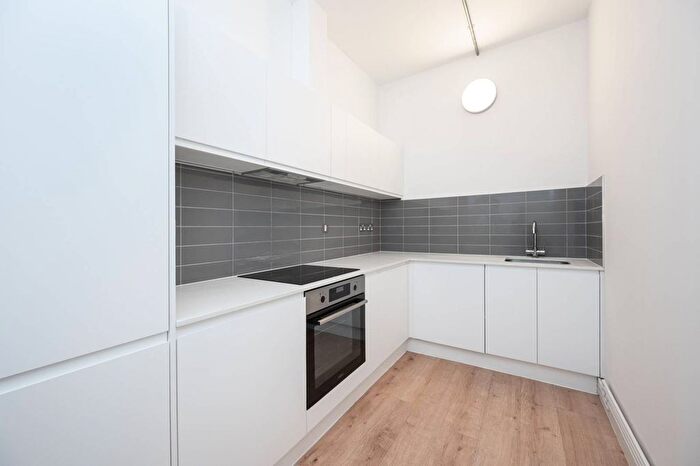 2 Bedroom Flat To Rent In Arbutus Street, Haggerston, London, E8