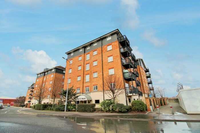 2 Bedroom Flat To Rent In Clifton Marine Parade, Gravesend, `, DA11