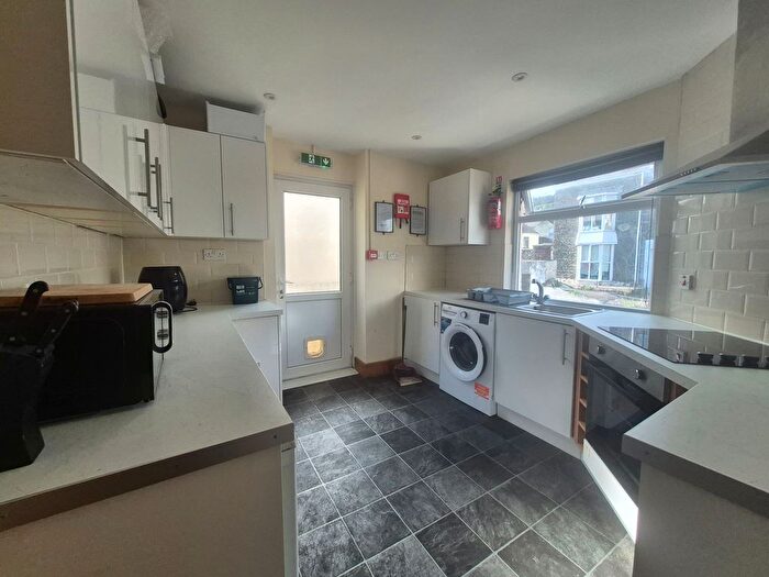 3 Bedroom Flat To Rent In Chaddesley Terrace, Swansea, SA1