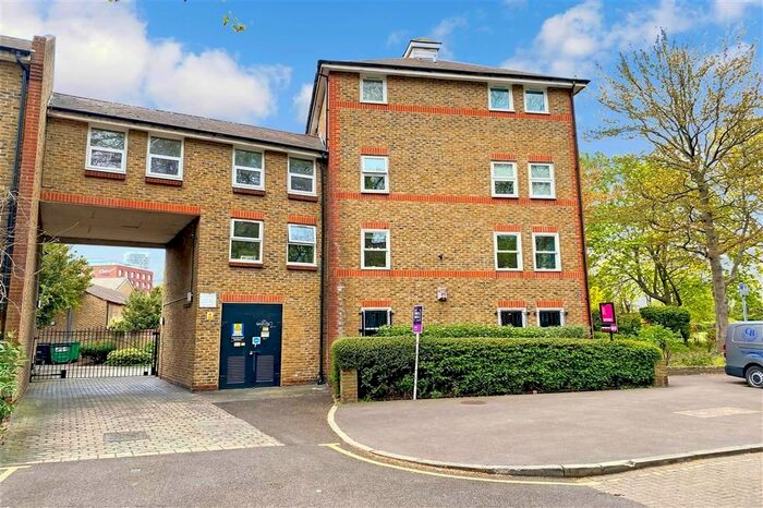 2 Bedroom Flat To Rent In Elmgreen Close, London, E15