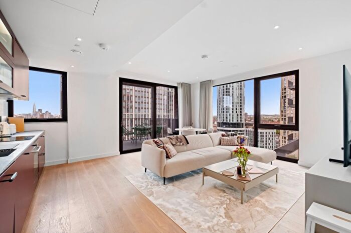 2 Bedroom Flat To Rent In Legacy Building, Viaduct Gardens, SW11