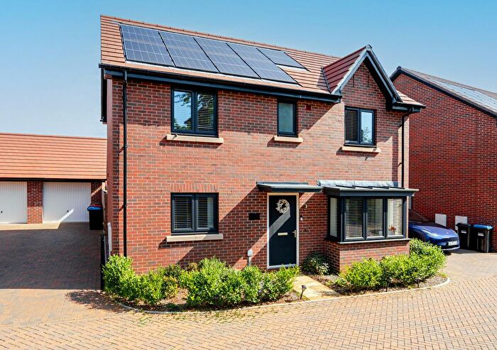 4 Bedroom Detached House For Sale In Clarke Gardens, Glebe Farm, Milton Keynes, MK17
