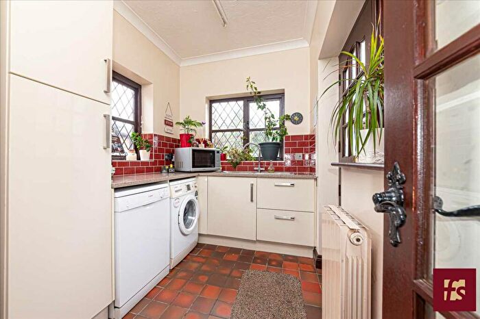 5 Bedroom Detached House For Sale In The Stumps, Ripplesmore Close, Sandhurst, GU47