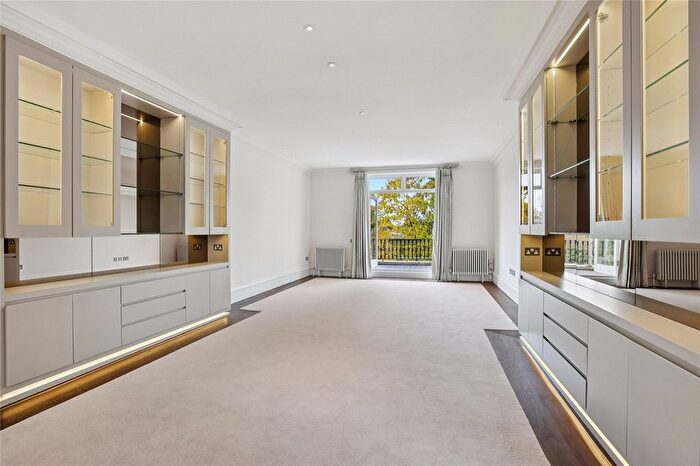 3 Bedroom Flat To Rent In Addison Road, Kensington, London, W14