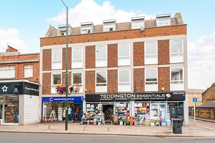 2 Bedroom Flat For Sale In Elfin Grove, Teddington, TW11