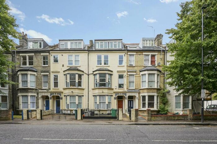3 Bedroom Flat To Rent In Caledonian Road, Caledonian Road & Barnsbury, N7