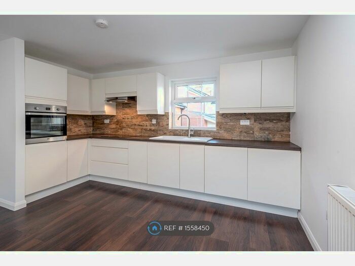 3 Bedroom Flat To Rent In Dumfries Street, Luton, LU1