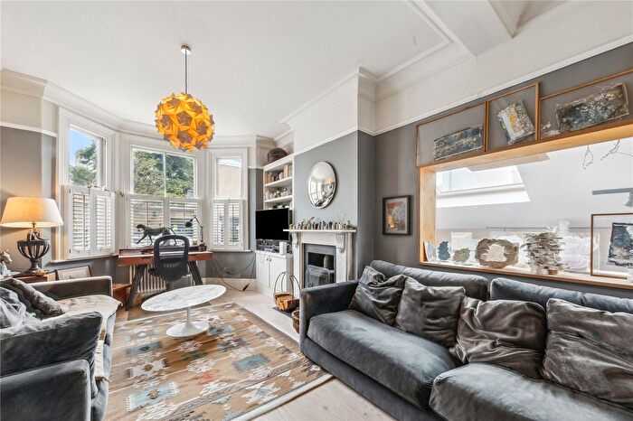 4 Bedroom End Of Terrace House For Sale In Ridgmount Road, SW18