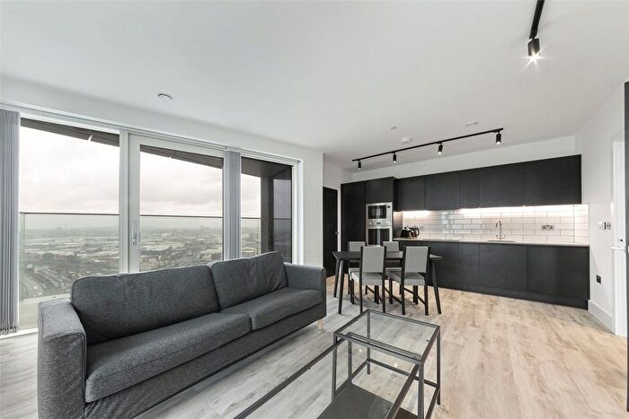 2 Bedroom Flat To Rent In Portal Way, North Acton, W3