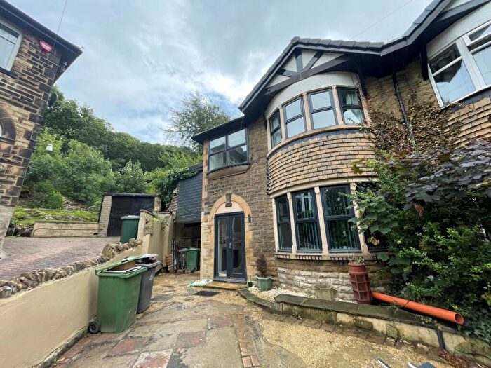 3 Bedroom Flat To Rent In The Rise, Kirkstall, Leeds, LS5