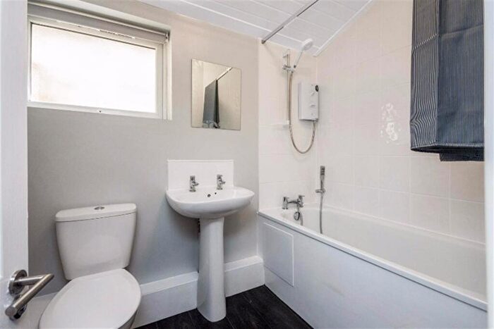 1 Bedroom Flat To Rent In Bedroom Property In Bath Road, Bristol, BS4