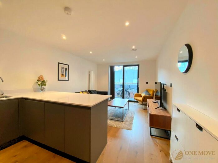 2 Bedroom Penthouse To Rent In Manhattan Building, M1