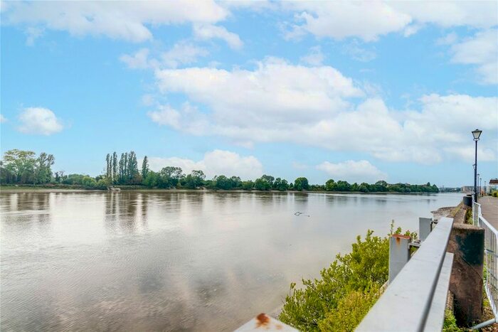 3 Bedroom Flat To Rent In Alder Lodge, Stevenage Road, London, SW6