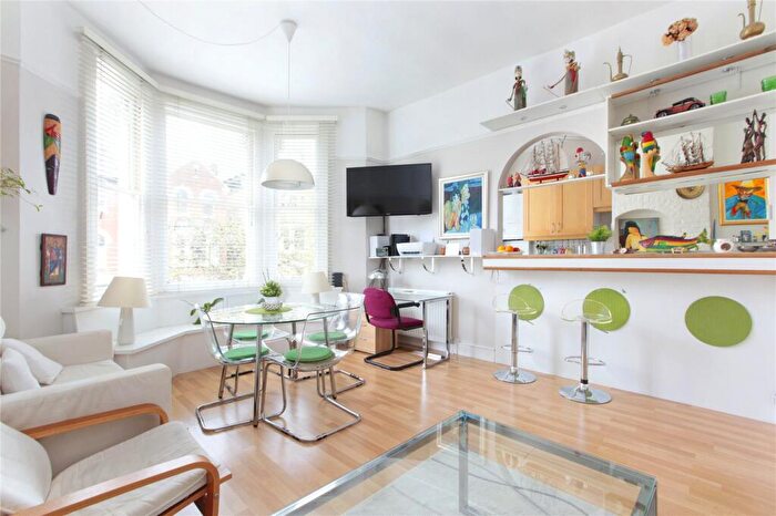 1 Bedroom Flat To Rent In Sisters Avenue, Battersea, SW11
