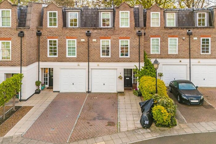 3 Bedroom Terraced House For Sale In Abbey Mews, Isleworth, TW7