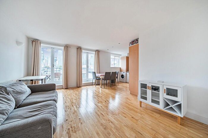 2 Bedroom Apartment To Rent In Dockers Tanner Road, Canary Wharf, London, E14