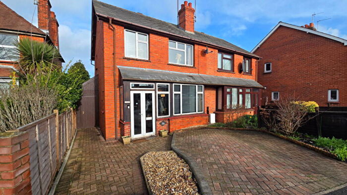 3 Bedroom Semi Detached House For Sale In Kings Road, Newbury, RG14