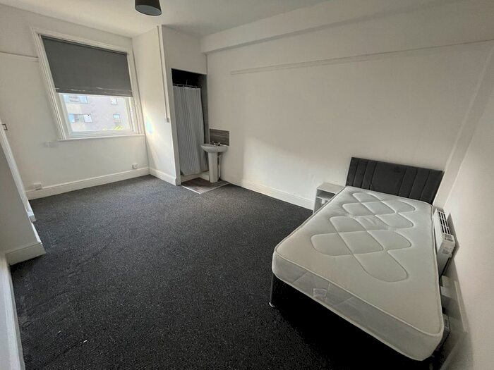 Studio To Rent In Holdenhurst Road, Bournemouth, BH8