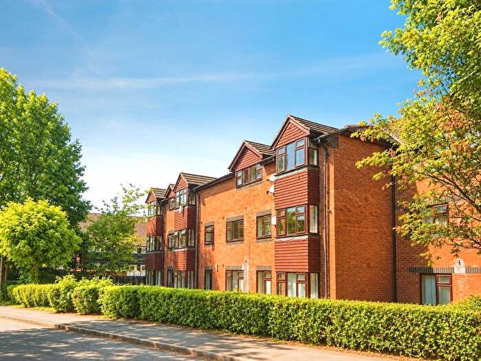 2 Bedroom Flat For Sale In Albert Walk, Crowthorne, Berkshire, RG45