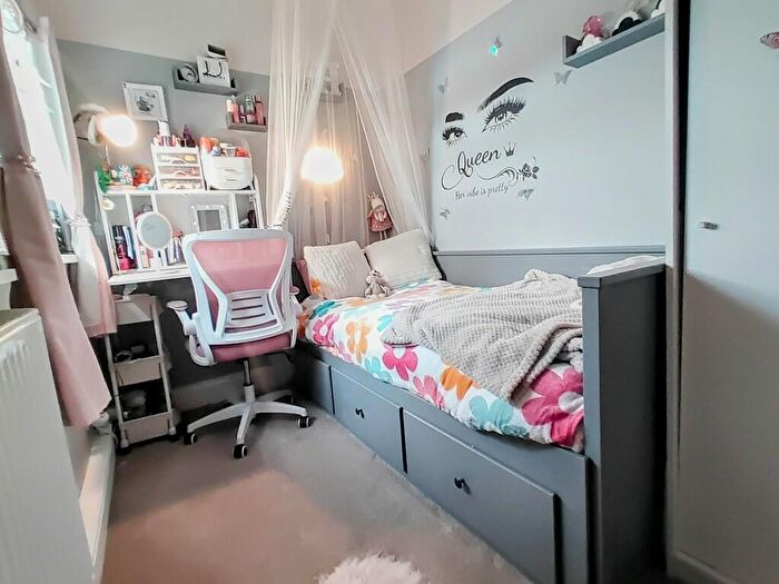 3 Bedroom End Of Terrace House For Sale In Packington Street, Thornton, Bradford, BD13