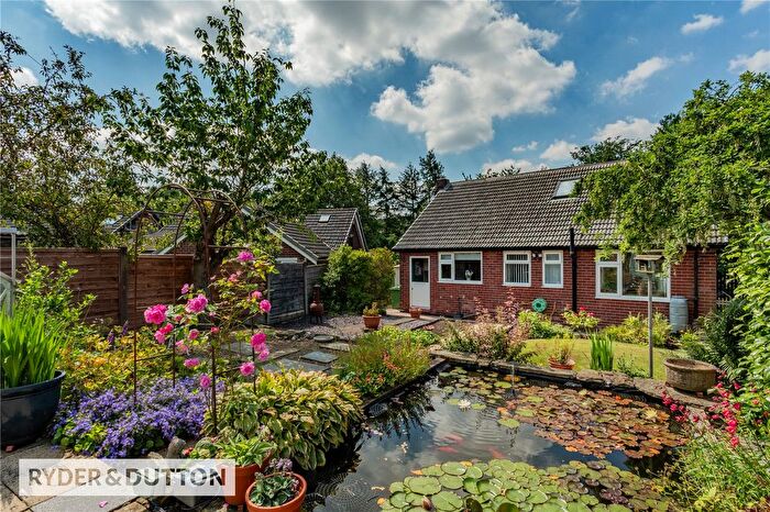 3 Bedroom Bungalow For Sale In Sunfield Crescent, Royton, Oldham, Greater Manchester, OL2