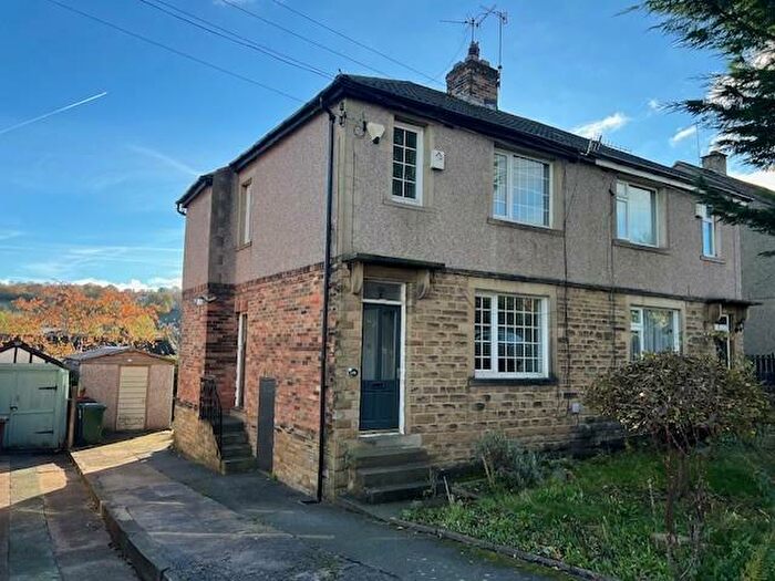 3 Bedroom Semi-Detached House To Rent In Albion Road, Bradford, BD10
