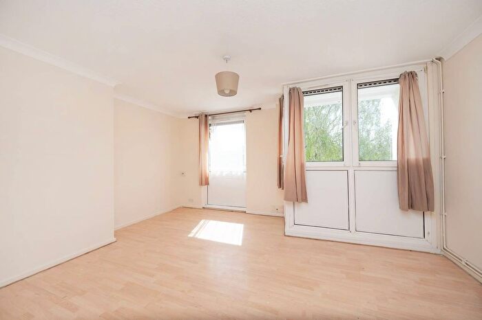 3 Bedroom Flat To Rent In Ruston Street, Bow, London, E3