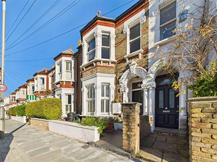 2 Bedroom Flat To Rent In Grandison Road, London, SW11