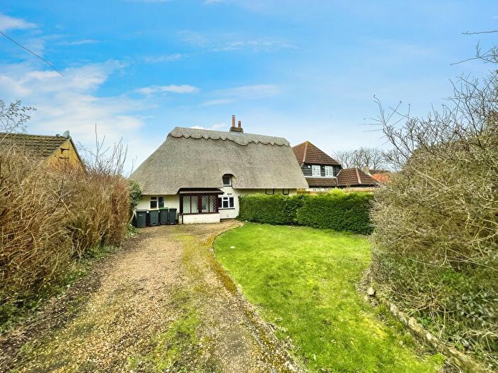 2 Bedroom Cottage To Rent In Days Lane, Biddenham, Bedford, MK40