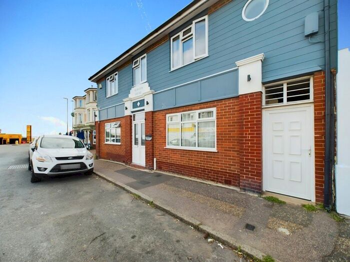 1 Bedroom Flat To Rent In South Street, Lancing, BN15