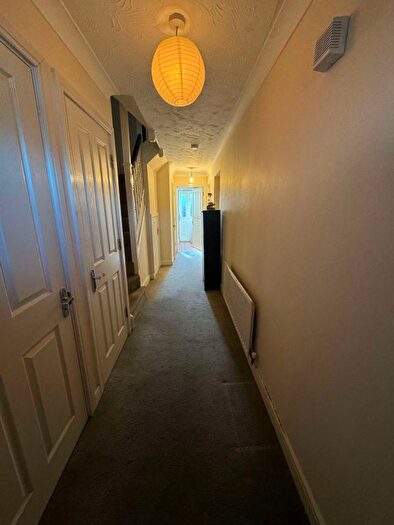 4 Bedroom Town House To Rent In Poppy Close, Luton, LU3