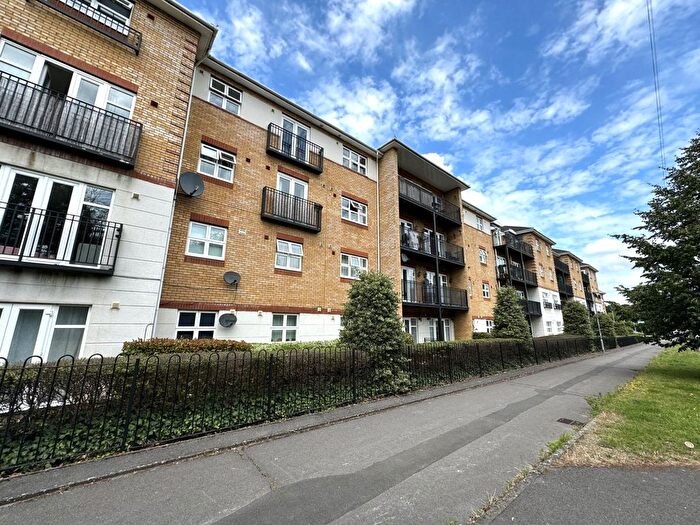 2 Bedroom Flat To Rent In Ogden Park, Bracknell, Berkshire, RG12