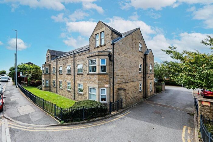 2 Bedroom Flat For Sale In Manor Fold, Horsforth, Leeds, West Yorkshire, LS18