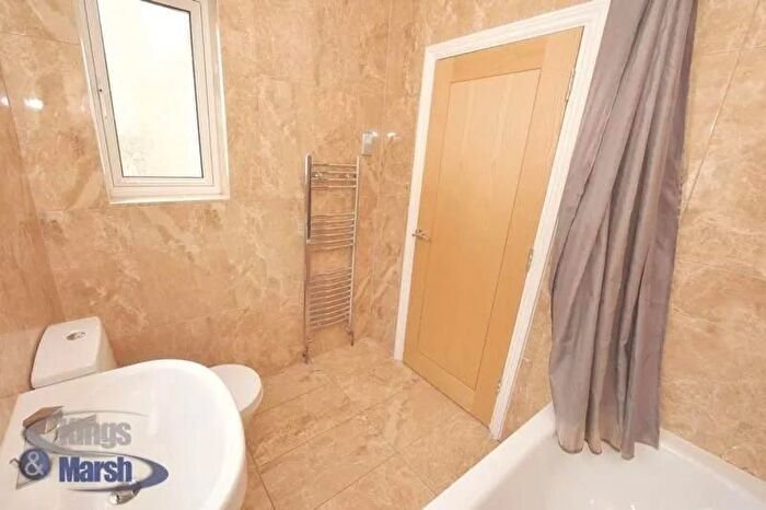 3 Bedroom Flat To Rent In Dunstans Road, London, SE22