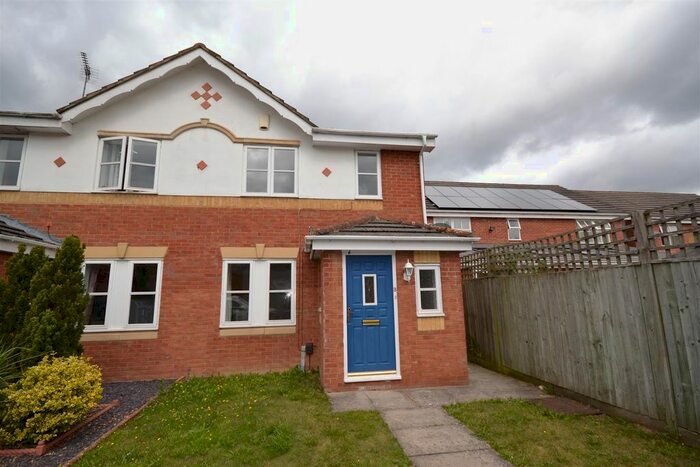 3 Bedroom End Of Terrace House To Rent In Gill Close, Byewaters, Watford, Herts, WD18