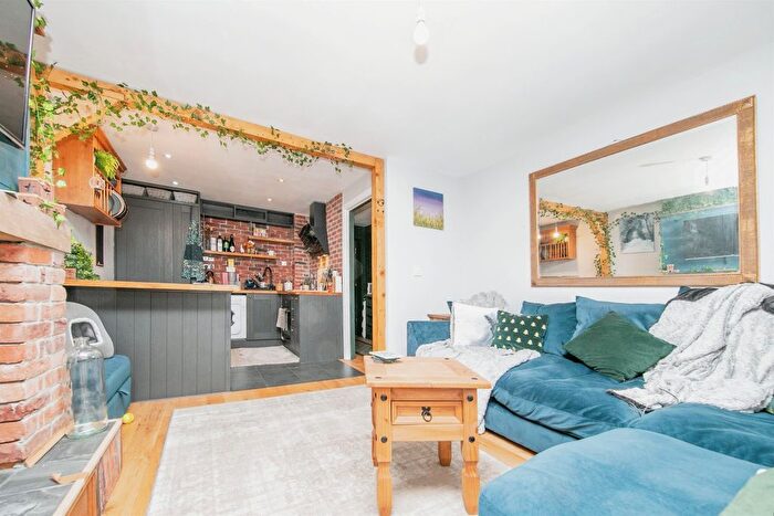 2 Bedroom Flat For Sale In Yeoman Close, Ipswich, IP1