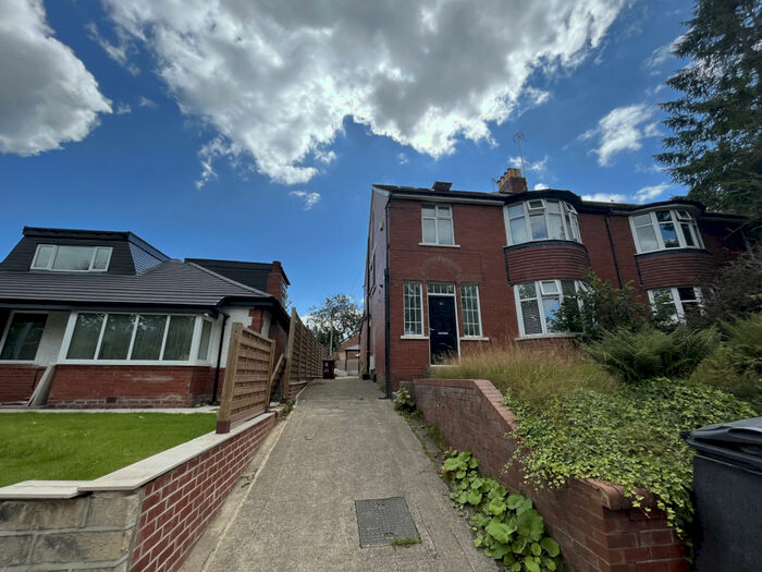 6 Bedroom Semi-Detached House To Rent In Church Wood Avenue, Leeds, West Yorkshire, LS16