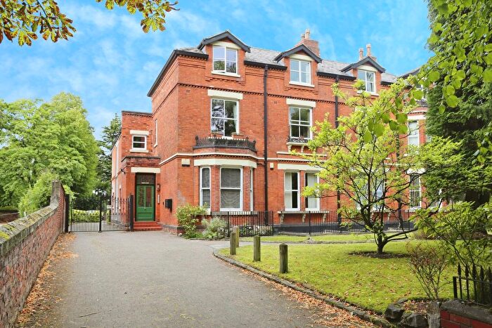 2 Bedroom Flat For Sale In Heaton Moor Road, Heaton Moor, Stockport, SK4