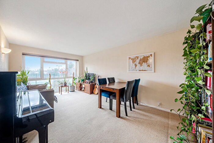 2 Bedroom Maisonette For Sale In Blenheim Road, Raynes Park, London, SW20